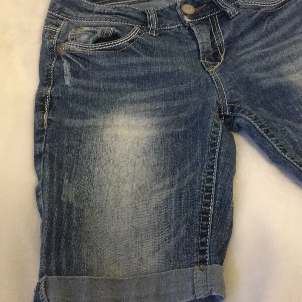 Shorts - Picture 3 of 3
